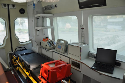 哈密救护车内部